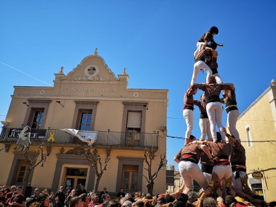 COMENÇAMENT MOLT ESPERANÇADOR PELS DE LA CAMISA MARRÓ