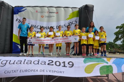   EL BENJAMÍ FEMENÍ D’HANDBOL DE L’ACLE ES PROCLAMA 5È DE CATALUNYA