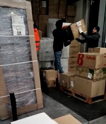 EL CAMIÓ AMB EL MATERIAL RECOLLIT A GUISSONA ARRIBA A LA FRONTERA UCRAÏNESA