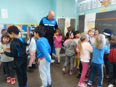 ELS VIGILANTS MUNICIPALS VISITEN L’ESCOLA RAMON FAUS
