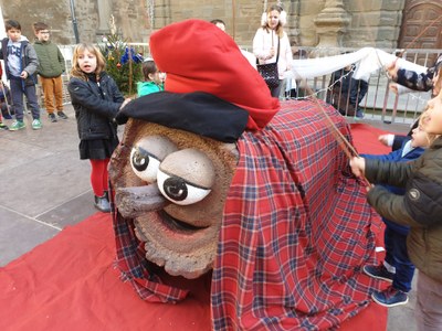 ÈXIT EN LA TRADICIONAL CAGADA DEL TIÓ DELS DESITJOS