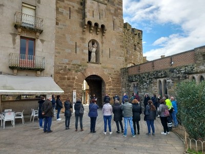 GUISSONA COMMEMORA EL 25N AMB LA LECTURA DEL MANIFEST, UNA XERRADA, I BÚSTIES LILA PLENES DE MISSATGES REIVINDICATIUS