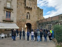 GUISSONA COMMEMORA EL 25N AMB LA LECTURA DEL MANIFEST, UNA XERRADA, I BÚSTIES LILA PLENES DE MISSATGES REIVINDICATIUS
