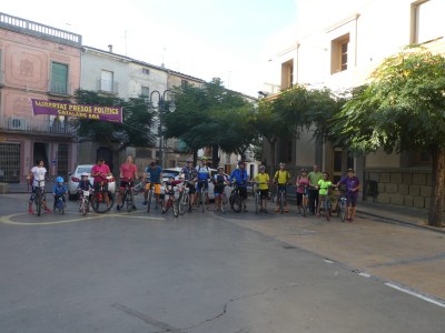 GUISSONA PROMOU LA MOBILITAT SOSTENIBLE AMB UNA BICICLETADA FAMILIAR
