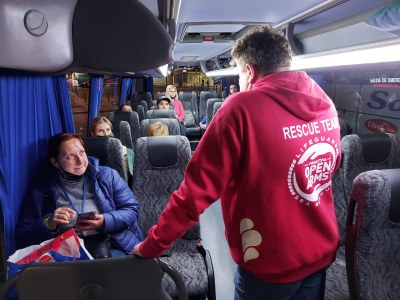 L’AJUNTAMENT DE GUISSONA COL·LABORA EN EL SEGON CORREDOR HUMANITARI AERI ORGANITZAT PER OPEN ARMS I DKV INTEGRALIA