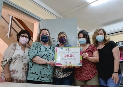 L’ASSOCIACIÓ DE DONES NÈVIA DE GUISSONA DONA 1.394,00€  A L’ASSOCIACIÓ REFEM DE LLEIDA