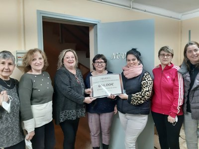 L'ASSOCIACIÓ DE DONES NÈVIA RECAPTA 694.00€ QUE ENTREGA A REFEM LLEIDA