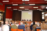 MÉS DE 70 PERSONES OMPLEN LA SALA DE PLENS DE L'AJUNTAMENT DE GUISSONA PER PRENDRE CONSCIÈNCIA DE L'ENVELLIMENT A LA COMARCA