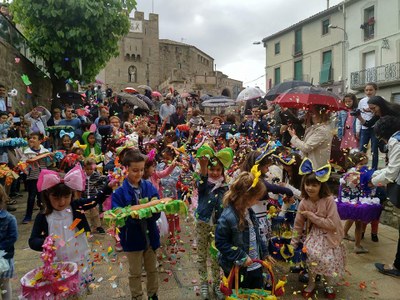 MÉS DUN CENTENAR DE NENS I NENES ACULLEN L’ENRAMADA DE GUISSONA