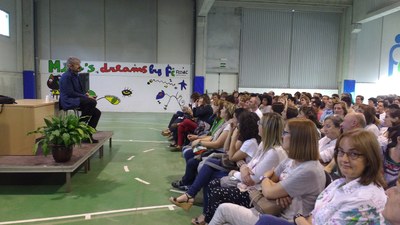 CARLES CAPDEVILA OMPLE D'HUMOR L'ESCOLA DE PARES I MARES