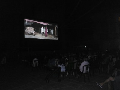 EL CINEMA OMPLA LA PLAÇA MAJOR EN EL CAPVESPRE DE DIMARTS