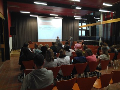EL SOCIÒLEG JORDI COLLET ENGEGA L'ESCOLA DE PARES I MARES A GUISSONA