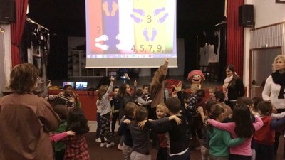 ELS PETITS DE LA VILA S'INICIEN AL MÓN CASTELLER