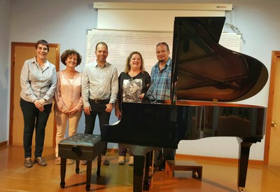 L'ESCOLA DE MÚSICA DE GUISSONA JA COMPTA AMB UN PIANO DE CUA