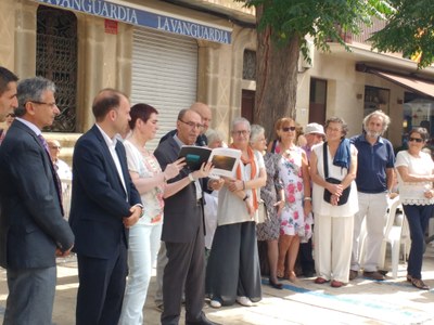 UN POEMA DE JORDI PÀMIAS EN CERÀMICA PRESIDIRÀ LA PLAÇA BISBE BENLLOCH