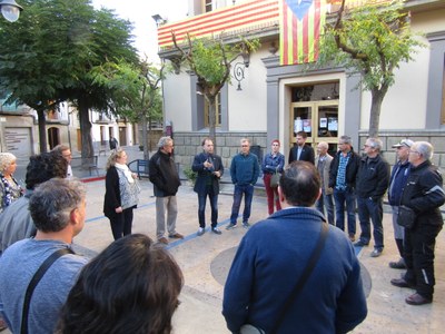 UNA CINQUANTENA DE GUISSONENCS I GUISSONENQUES  DONEN SUPORT A L’ALCALDE ABANS DE DECLARAR A CERVERA.