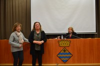 Una trentena de persones assisteixen a la presentació del Llibre "El silenci dels Telers" d'Assumpta Montellà, a Guissona. 