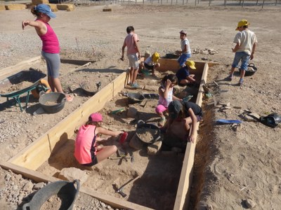 VINT NENS I NENES PARTICIPEN AL CURS D'ARQUEOLOGIA INFANTIL